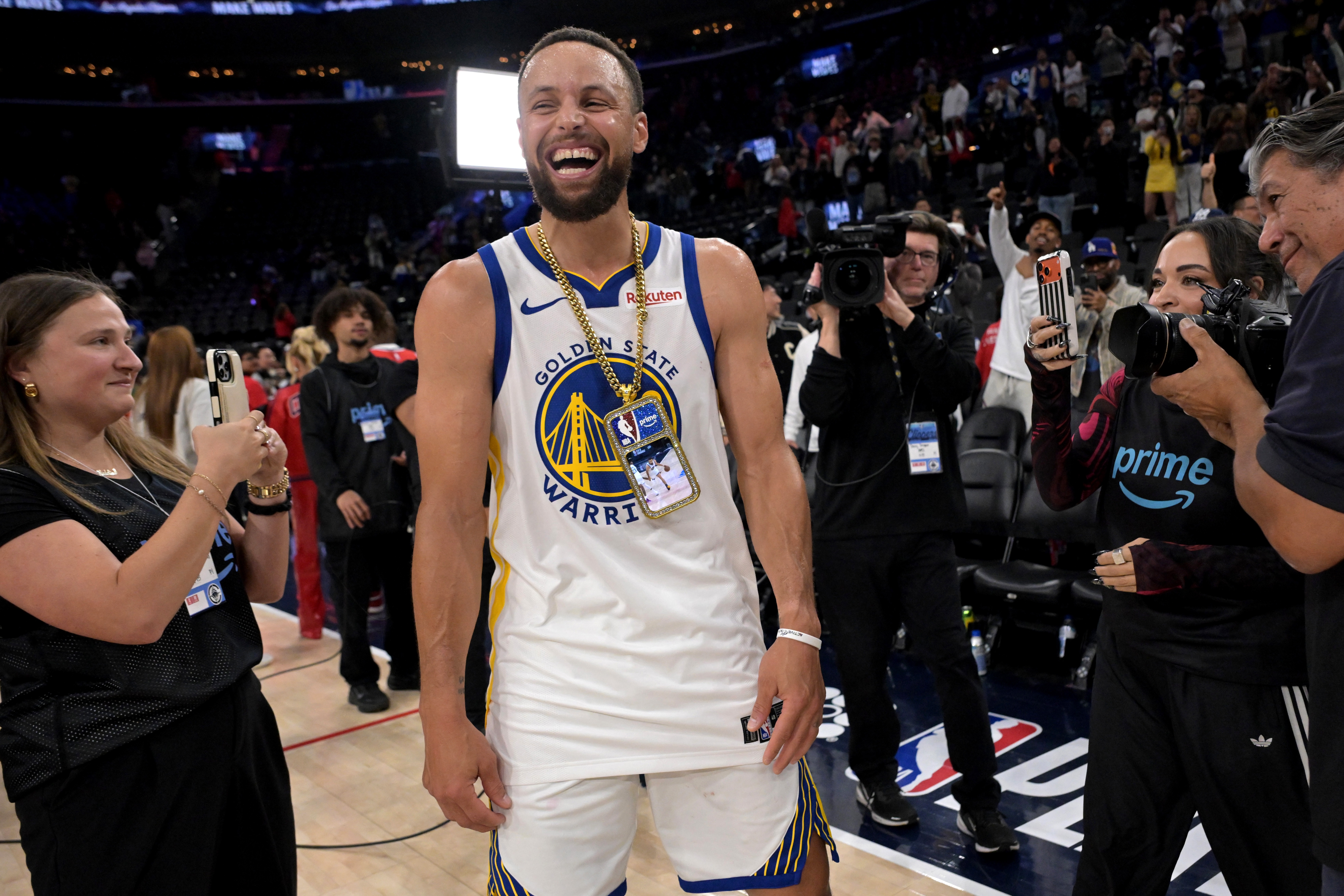 乔·约翰逊：李宁给库里大合同 品牌后续将签NBA球员