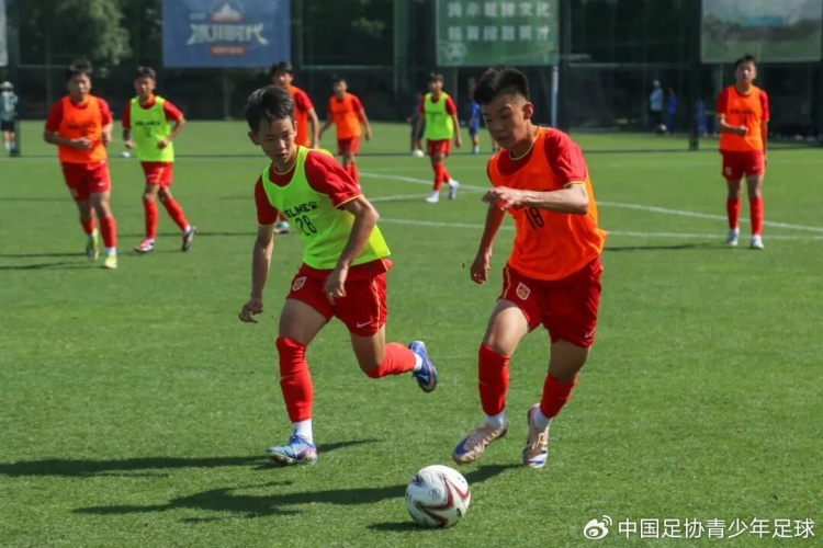 中国足协2012年龄段强化训练营成都启动：40人精英库+科学评测体系