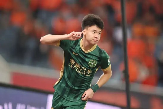 18岁王钰栋8球登顶中超射手榜，60米超车碾压刘彬彬