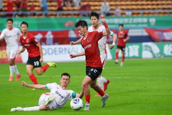门将黄油手+锋线挥霍机会 广州蒲公英主场1比2遭昆明城星绝杀