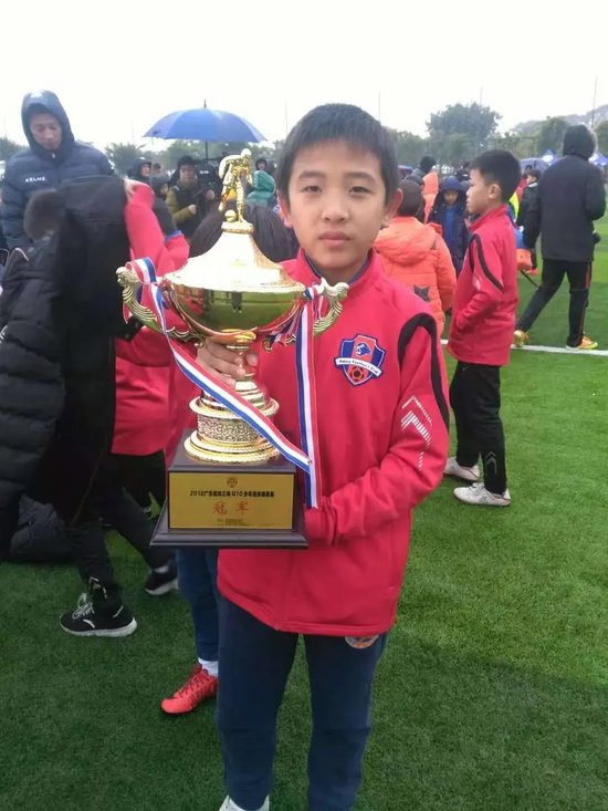 魏祥鑫启程试训欧塞尔:九岁哭着找妈妈,十七岁中超首球 魏祥鑫启程试训欧塞尔:九岁哭着找妈妈,十七岁中超首球