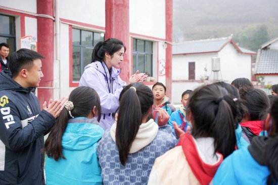 前女足国门赵丽娜退役两年:公益进50校、拆卡直播亏损关停,自述“多彩、自由、重生” 前女足国门赵丽娜退役两年:公益进50校、拆卡直播亏损关停,自述“多彩、自由、重生”