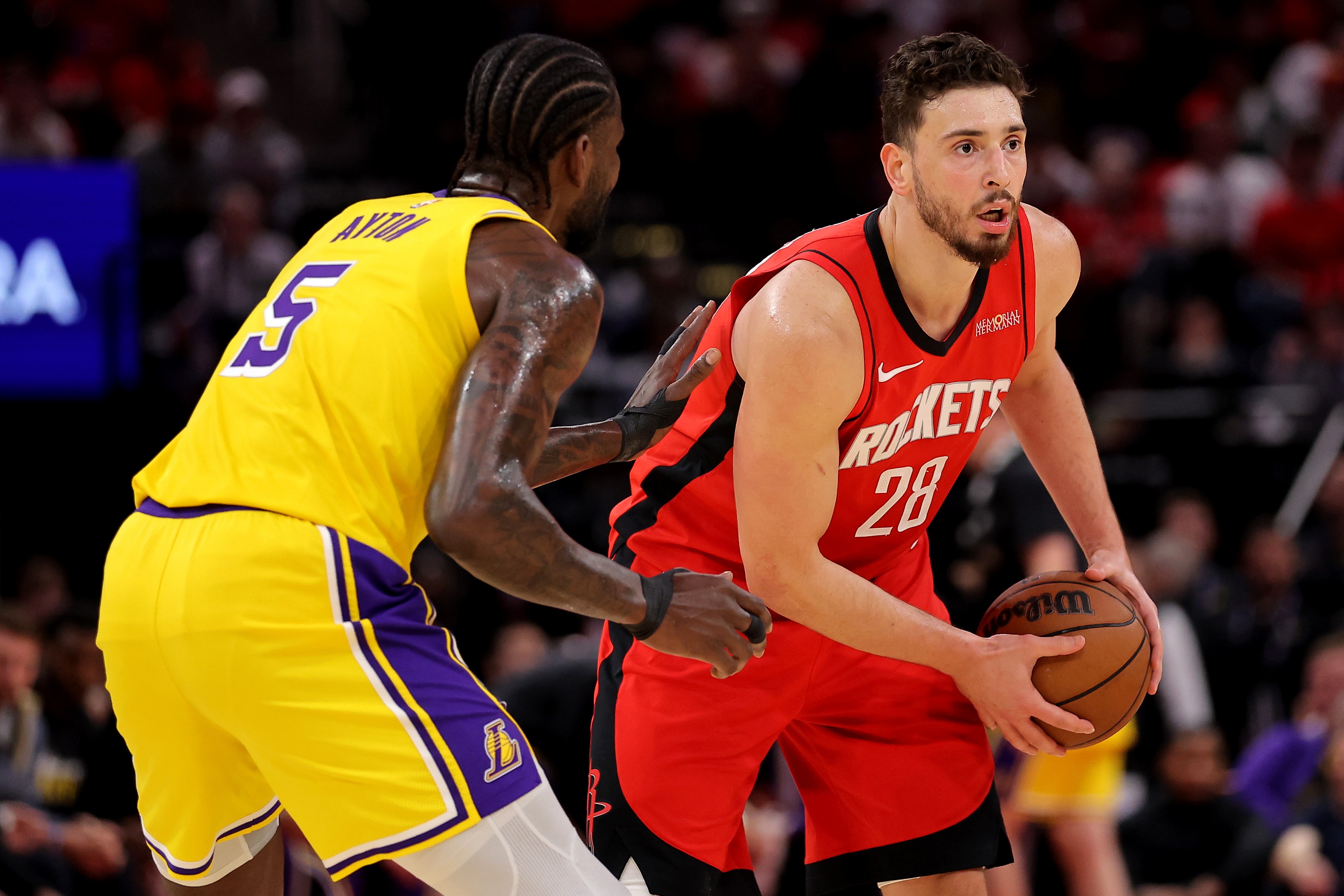 湖人面临艾顿去留选择题：高薪+战术地位？放人更合适