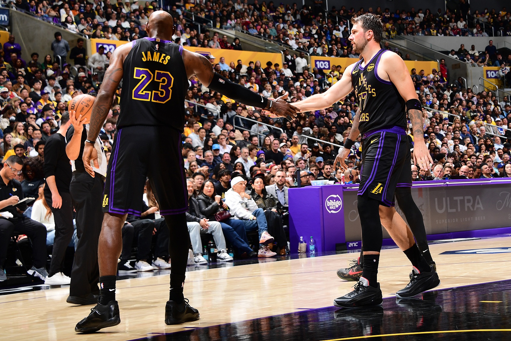Windhorst：湖人明日必须行动 若詹姆斯离开将是污点