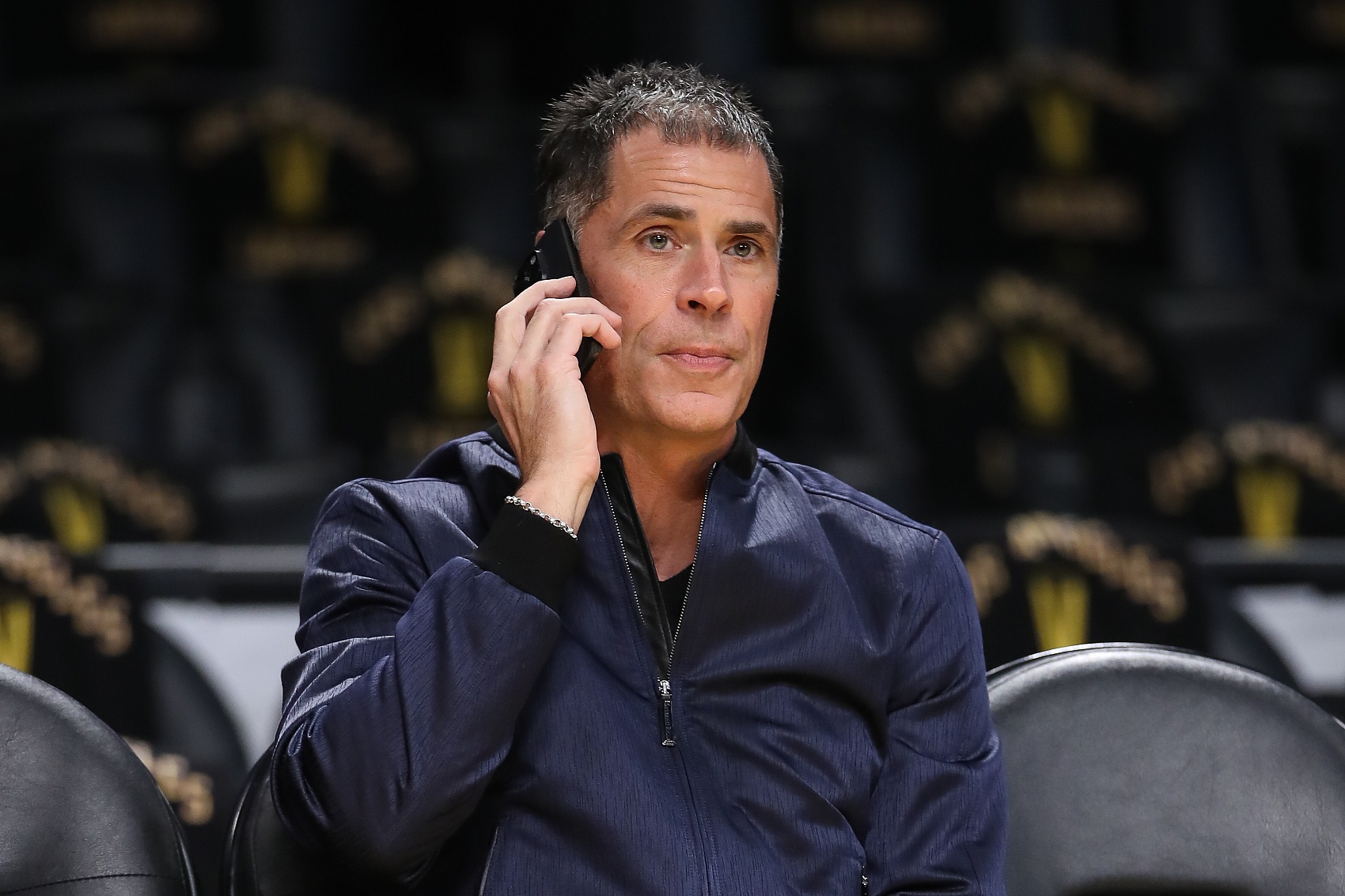 湖人四笔签约+交易：凯斯勒1.3亿顶薪锁定，管维佳称缺四号位仅及格