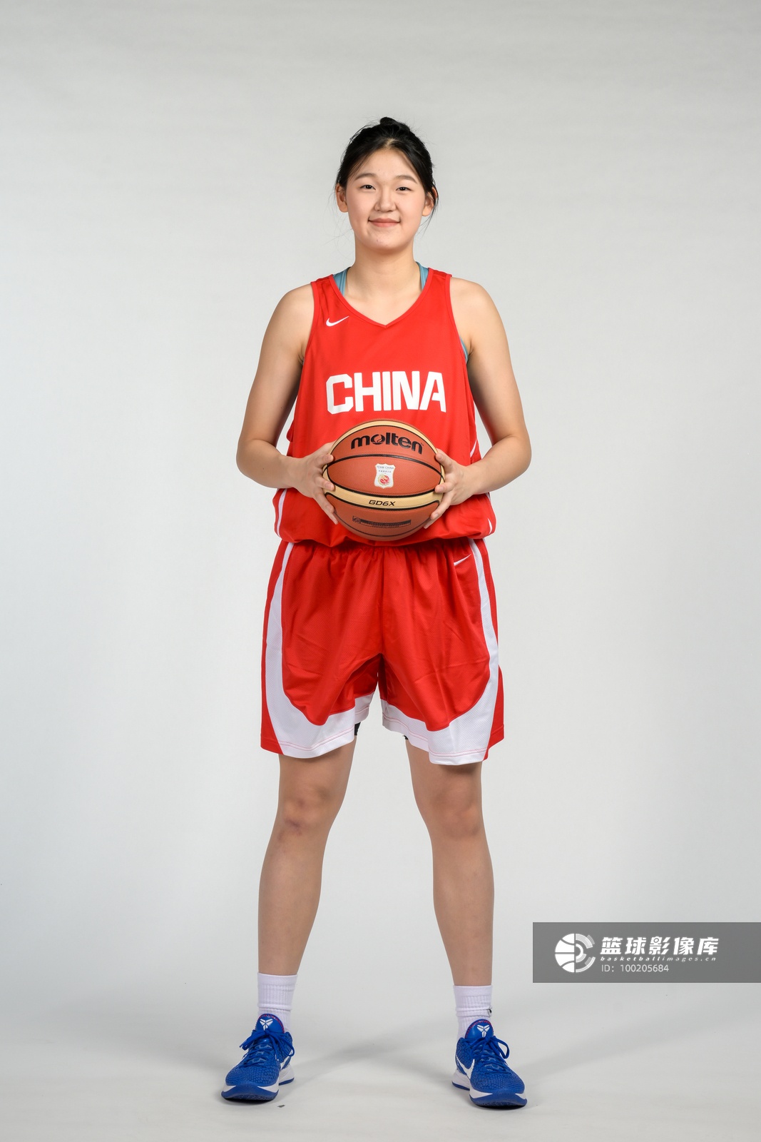 U17女篮排位赛：孙晗昀190持球锋线引热议 媒体人称其模板王俊杰