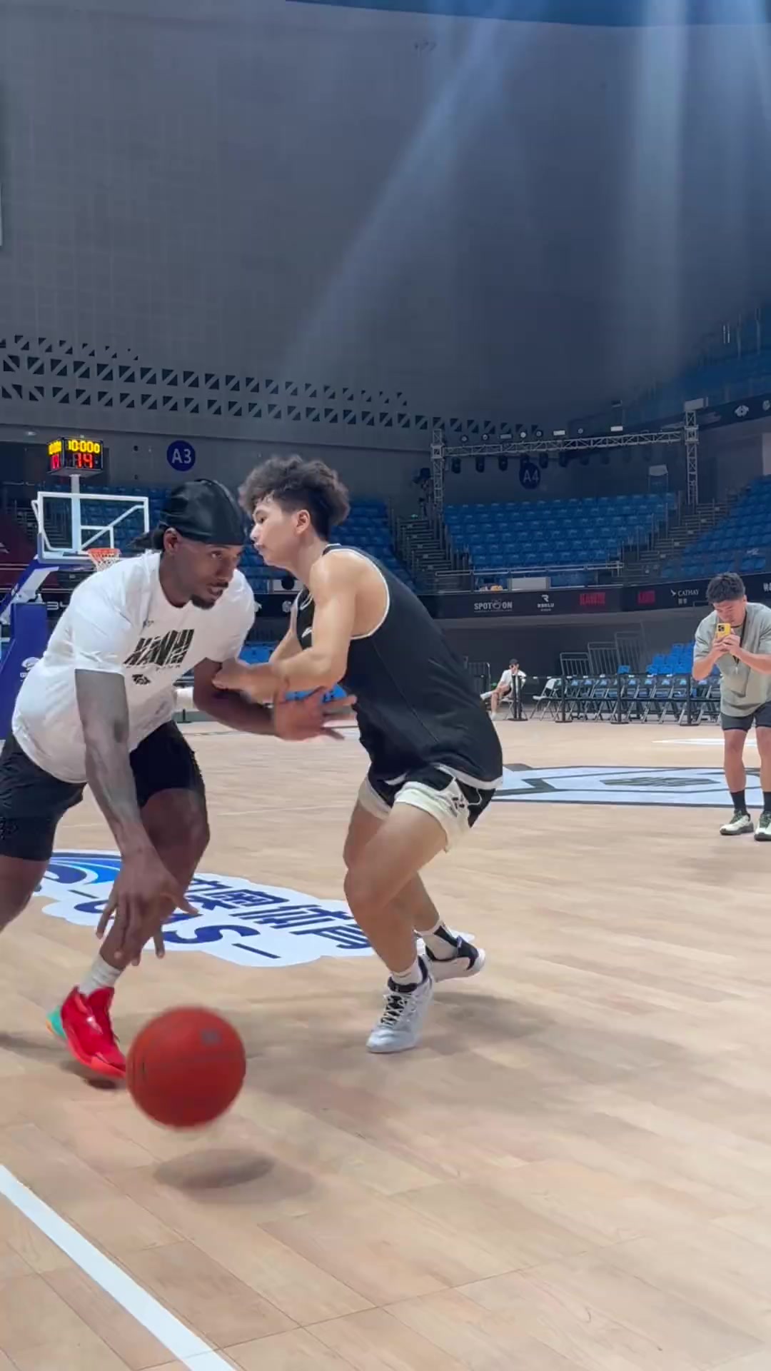 小卡评张文杰集锦:去年教的防守没白练,动作有几分像我年轻时 小卡评张文杰集锦:去年教的防守没白练,动作有几分像我年轻时