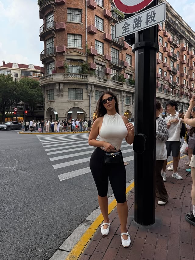 保罗·乔治妻子社媒晒随夫中国行照片：在上海的48小时！