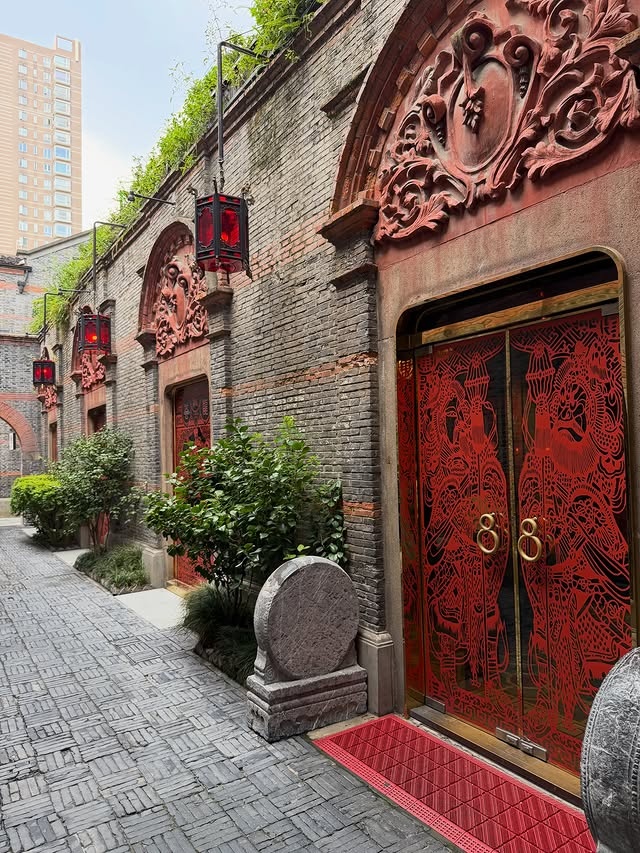 保罗·乔治妻子社媒晒随夫中国行照片：在上海的48小时！