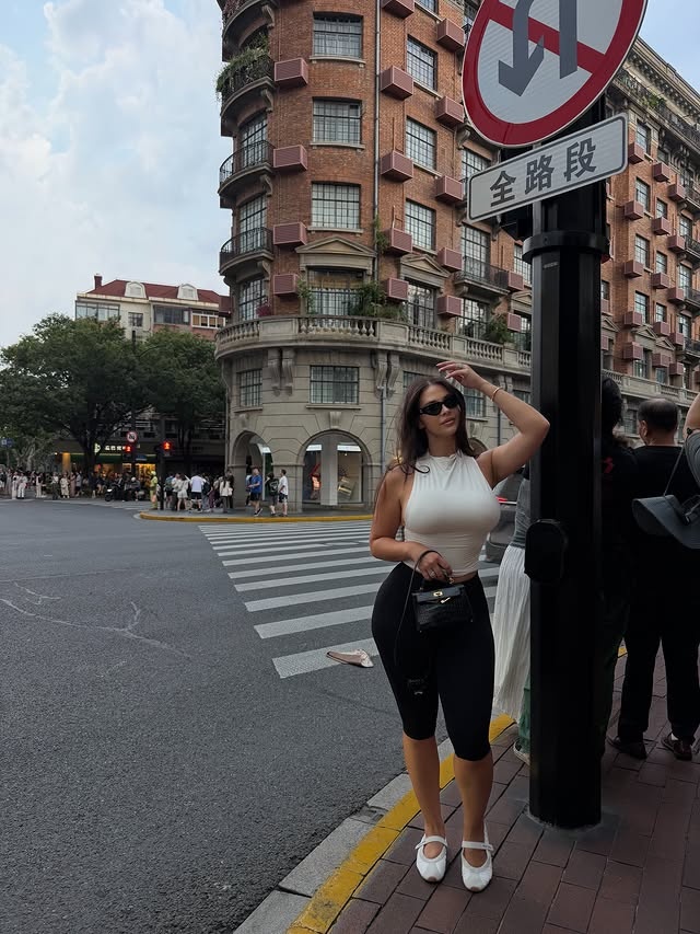 保罗·乔治妻子社媒晒随夫中国行照片：在上海的48小时！